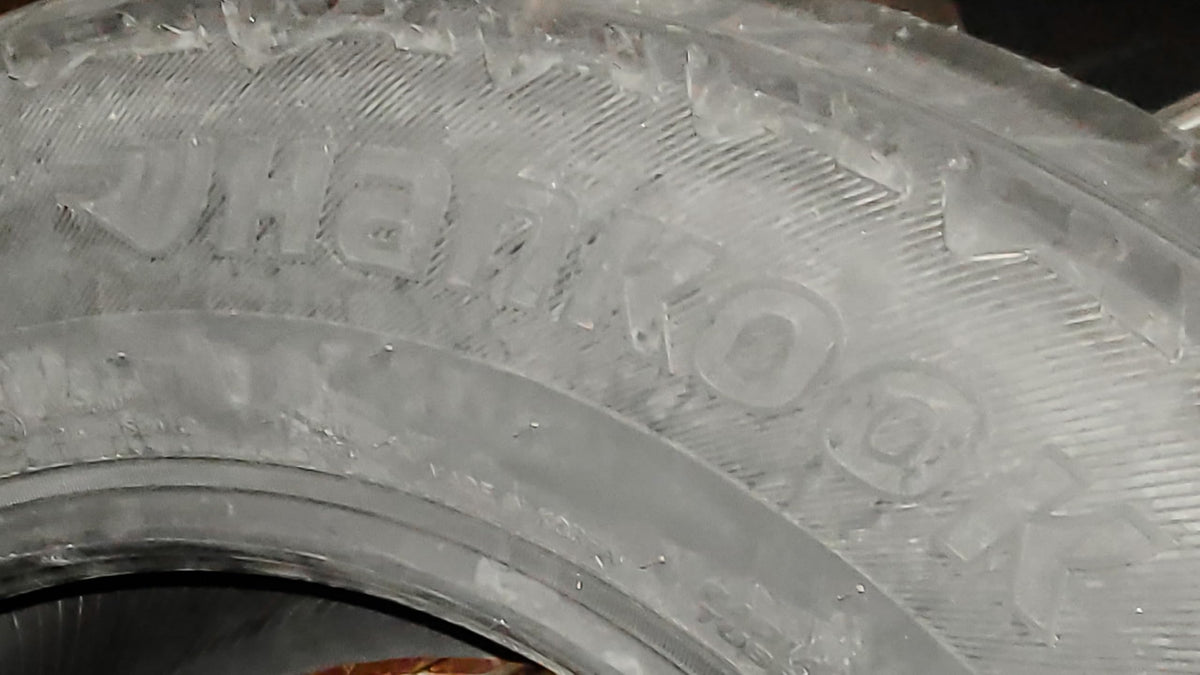 275/60R20 115T Tire J146