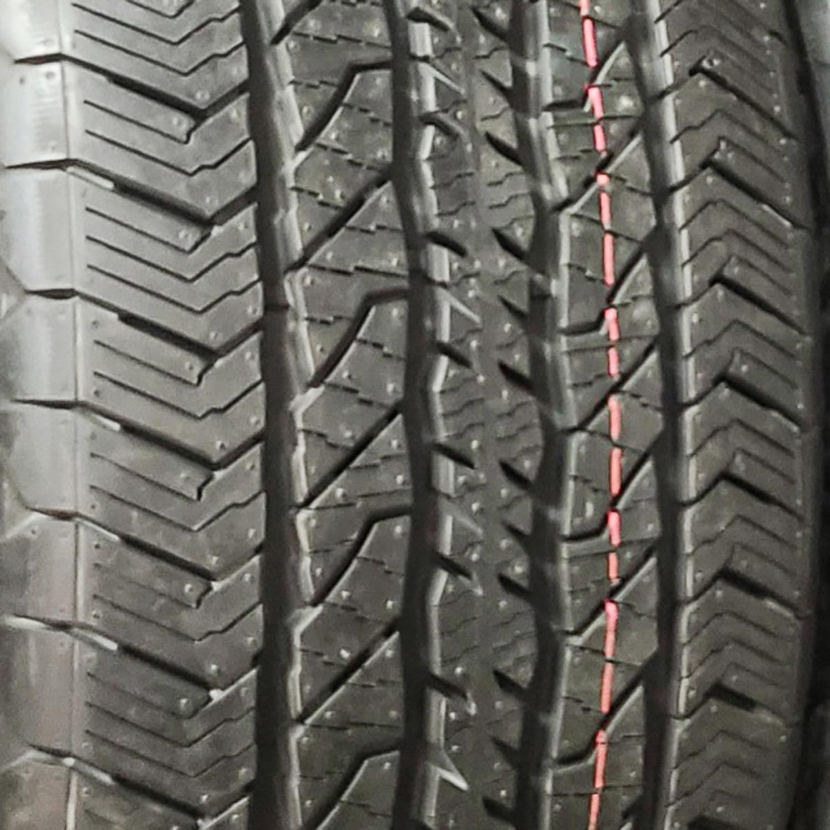 275/60R20 115T Tire J146