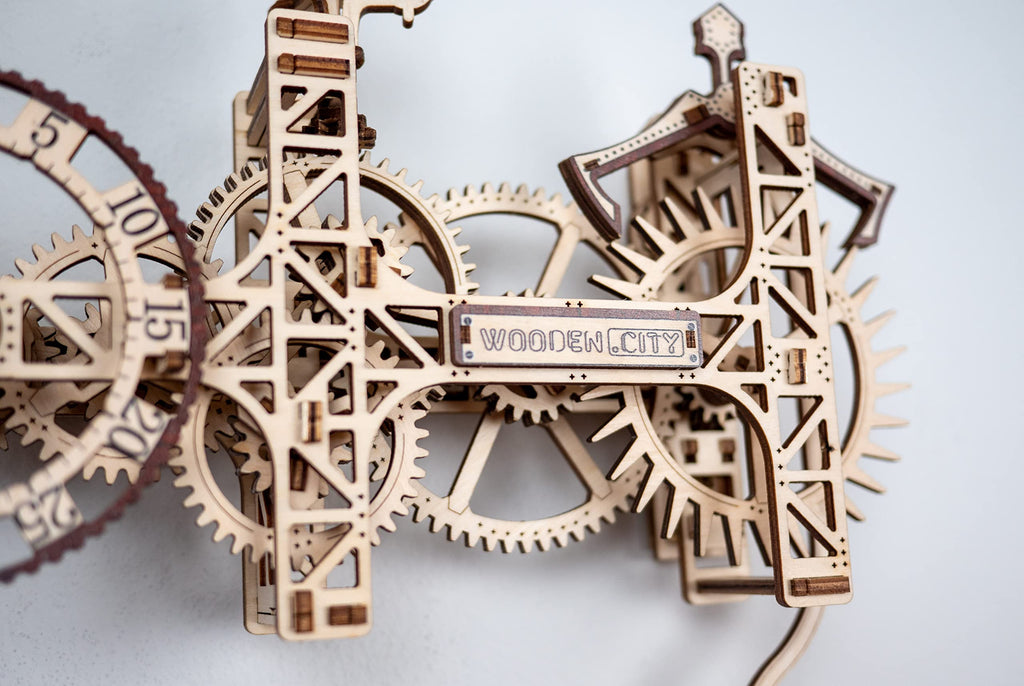 3D Wooden Clock Puzzle Building Kit with 257 Pieces Z140